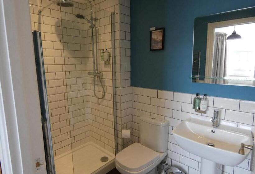 חדר בסיסי, The Sloop Inn