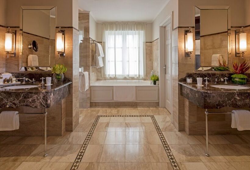 可观景的套房, Four Seasons Hotel The Westcliff