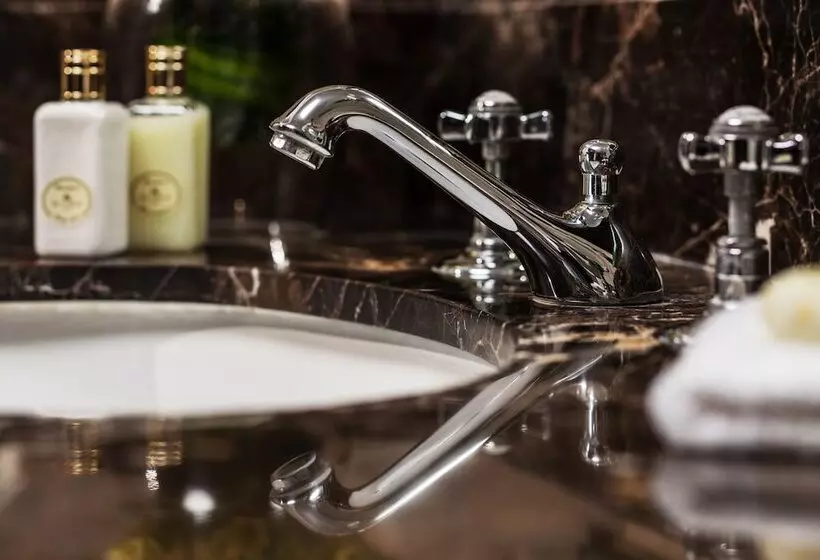庭の見えるプレミアムルーム, Four Seasons Hotel The Westcliff