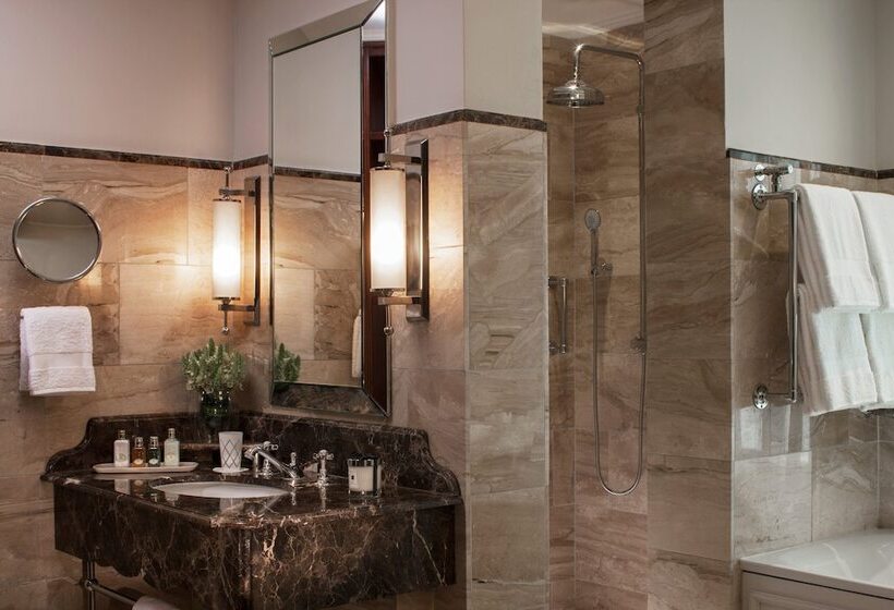 带观景的豪华间, Four Seasons Hotel The Westcliff