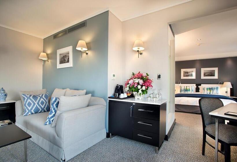 带大床的套房, The Commodore