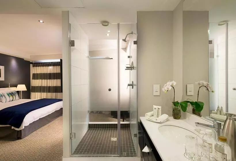 Suite King Bed