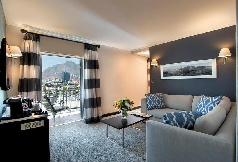 带大床的套房, The Commodore