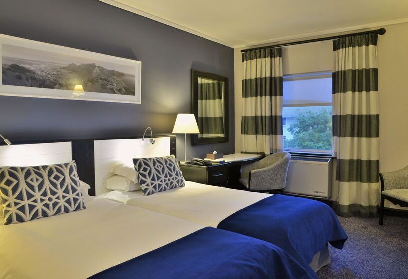 豪华房间, The Commodore