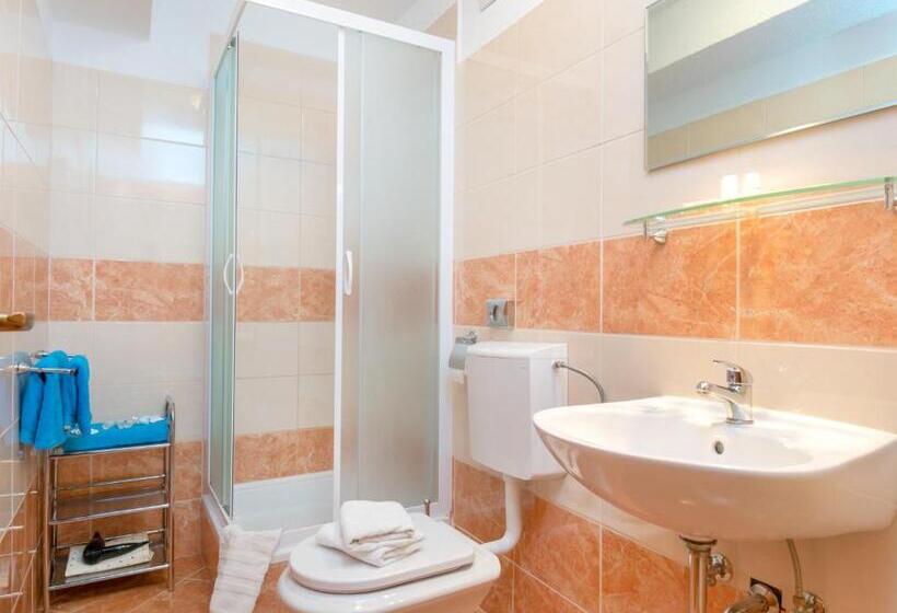 آپارتمان 1 خوابه با چشمانداز دریا, Apartments Vila Adrijana & Fitness Studio Wolf Bv