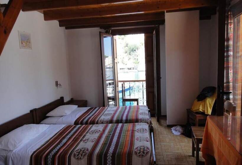 דירת חדר, Captain's Suites