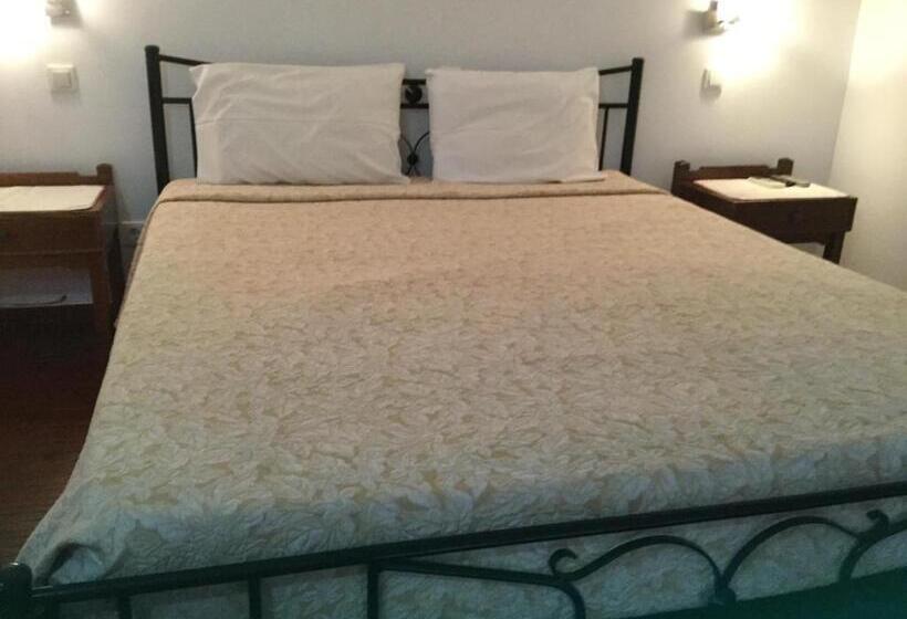 דירת חדר, Captain's Suites