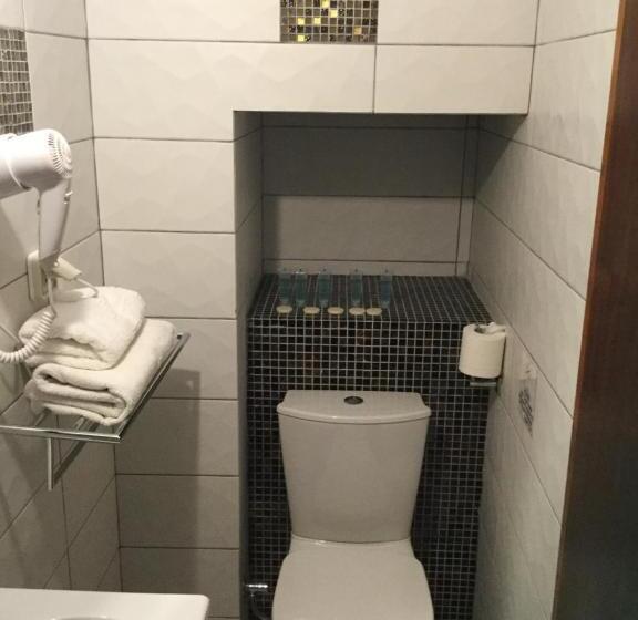 דירת חדר אקונומי, Captain's Suites