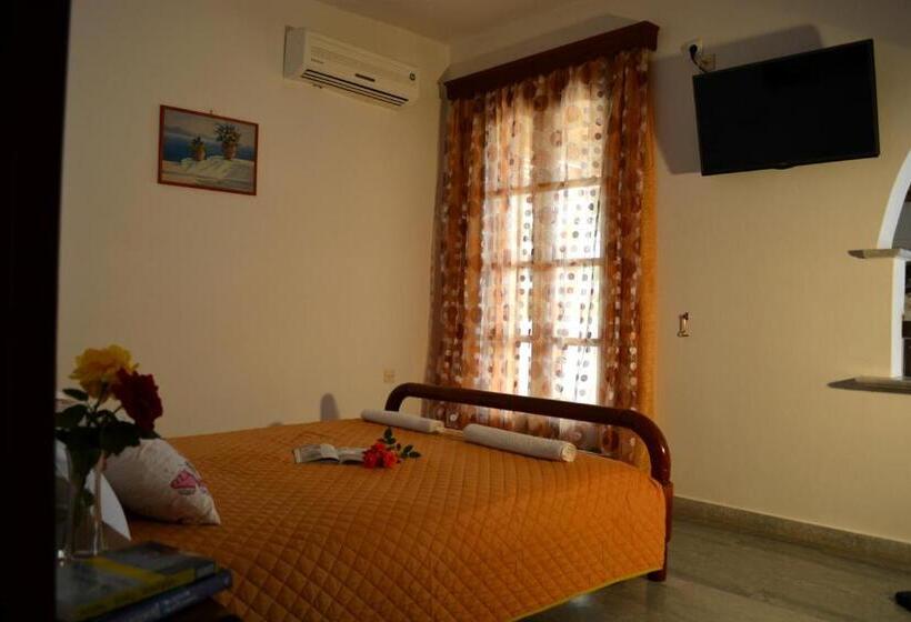 חדר סטודיו סטנדרד, Dimitra Studios