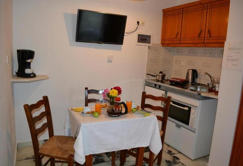 דירת שני חדרים, Dimitra Studios