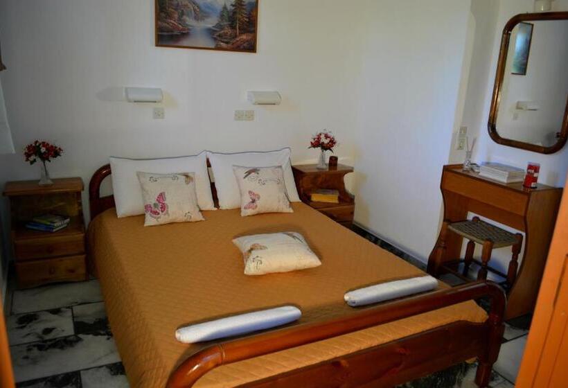 דירת שני חדרים, Dimitra Studios