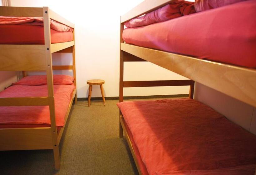 Bed in een Gedeelde Kamer, Alpenblick