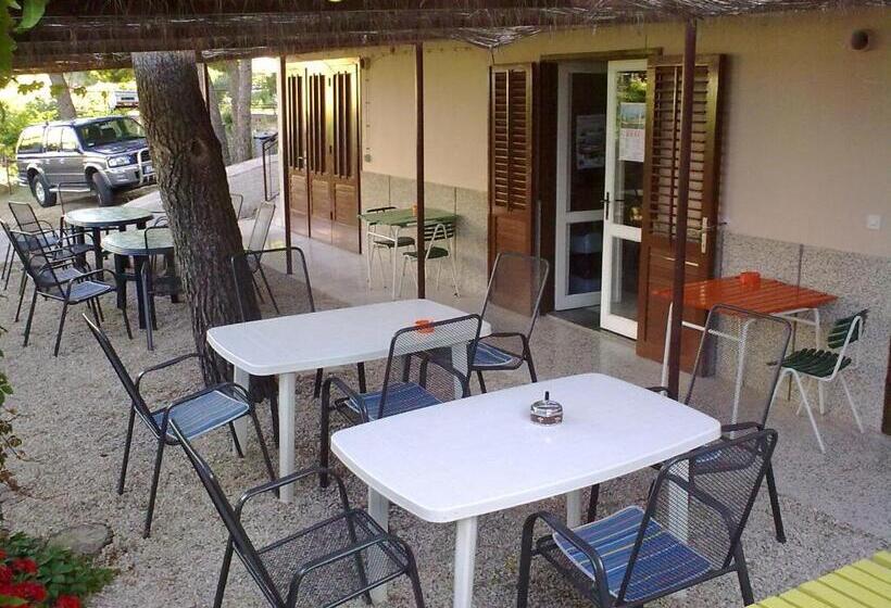 غرفة قياسية رباعية, Villa Sanja