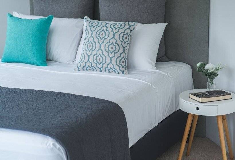 1 Bedroom Apartment River View, Regatta Noosa