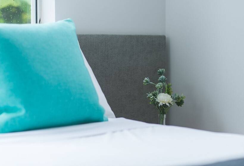 1 Bedroom Apartment River View, Regatta Noosa