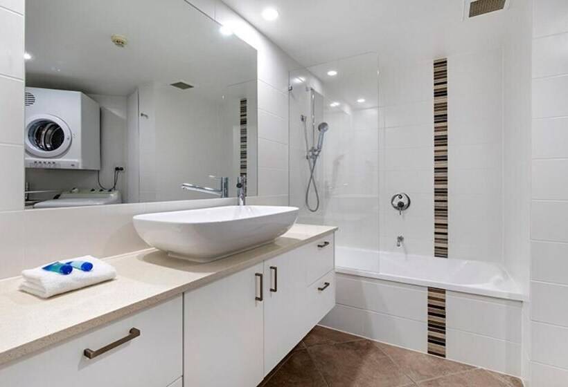 2 Bedrooms Apartment River View, Regatta Noosa