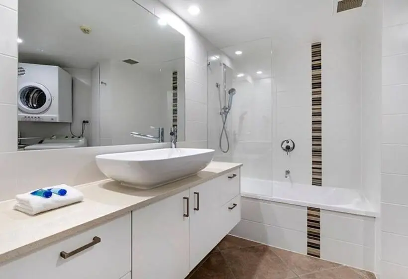 2 Bedrooms Apartment River View, Regatta Noosa