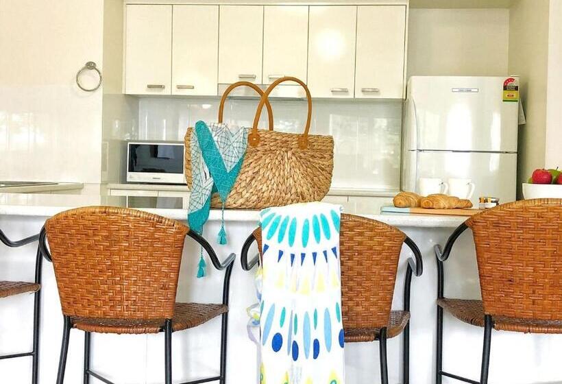2 Bedrooms Apartment River View, Regatta Noosa