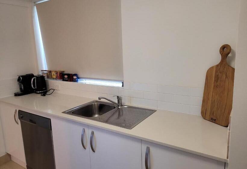 شقة غرفة واحدة, Surfers Chalet