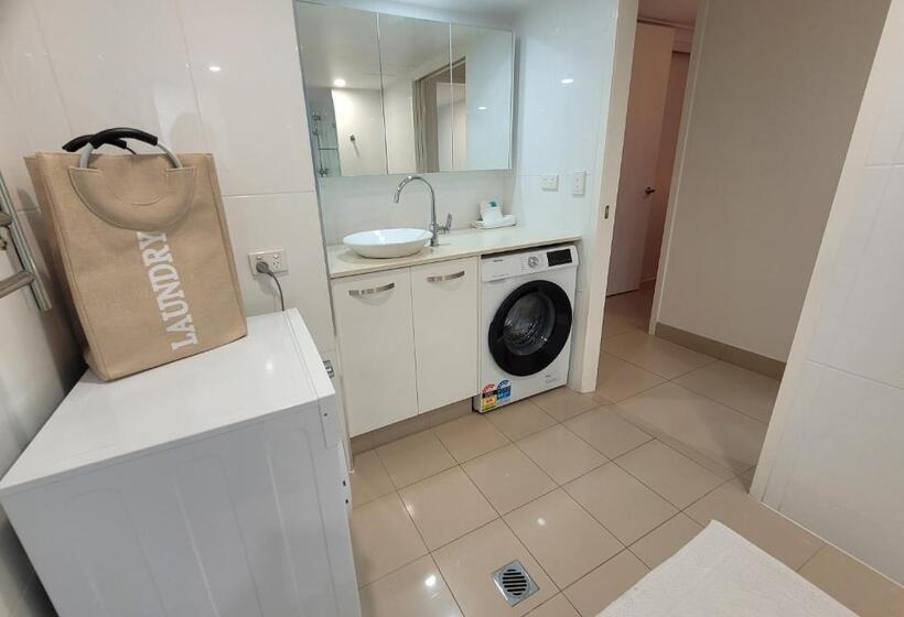 شقة غرفة واحدة, Surfers Chalet