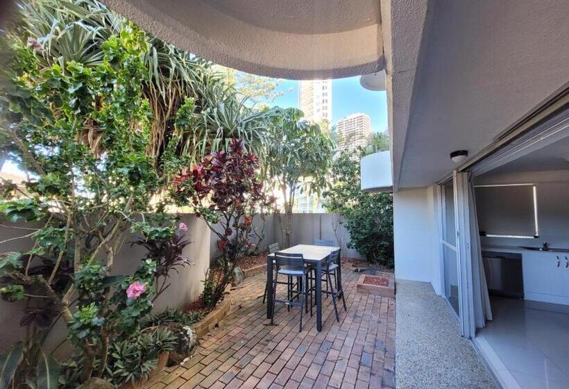 شقة غرفة واحدة, Surfers Chalet