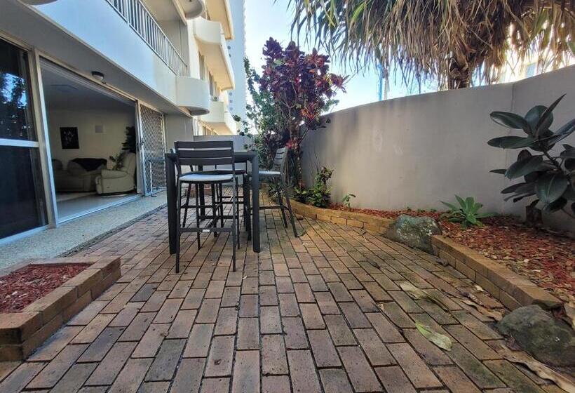 شقة غرفة واحدة, Surfers Chalet