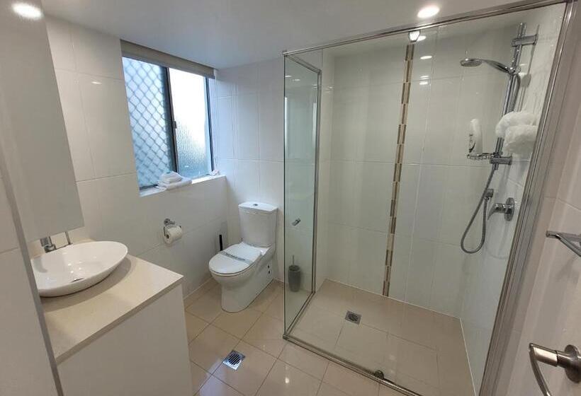 إستوديو ديلوكس, Surfers Chalet