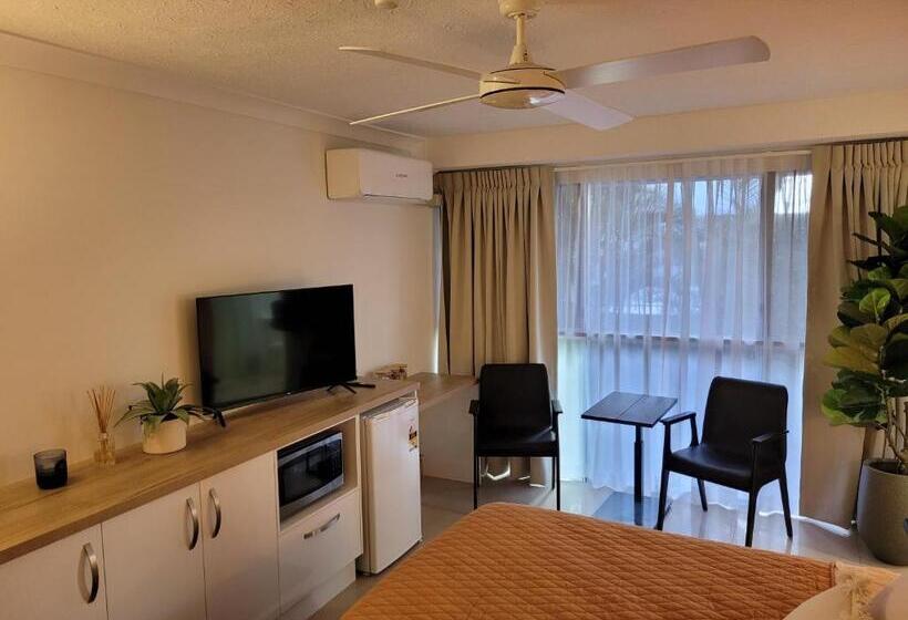 إستوديو ديلوكس, Surfers Chalet