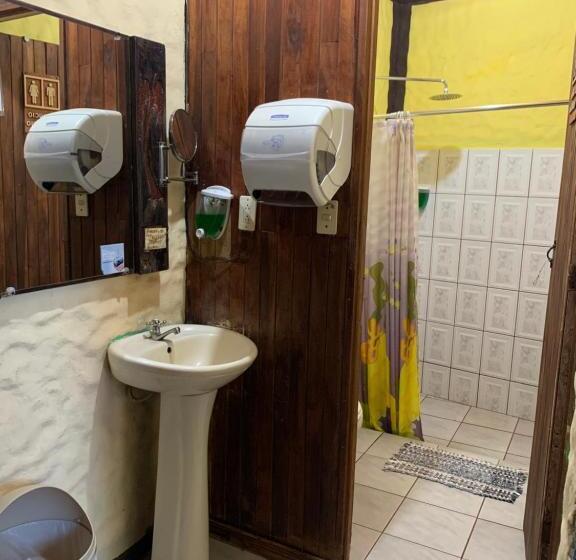 バス共有のスタンダードルーム, Cabinas Vista Al Golffo