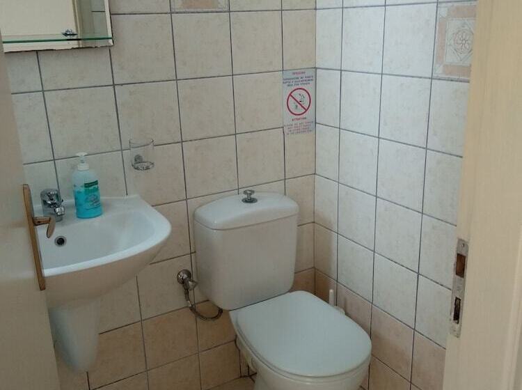 חדר אקונומי, Anna Studios