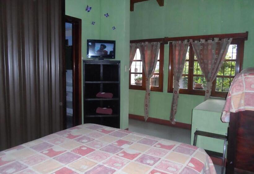 اتاق استاندارد با سرویس بهداشتی مشترک, Casa Landivar