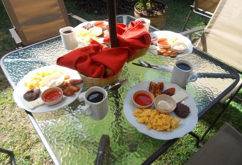 اتاق استاندارد با سرویس بهداشتی مشترک, Casa Landivar