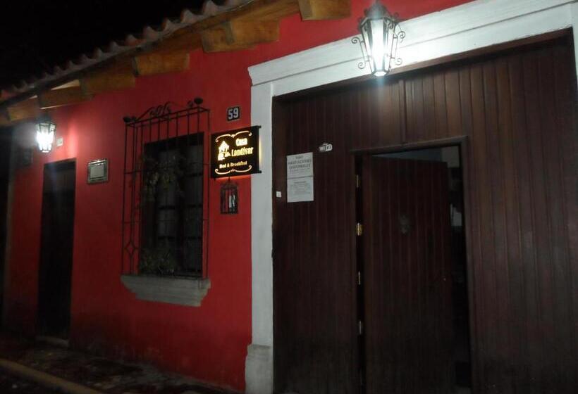 اتاق استاندارد با سرویس بهداشتی مشترک, Casa Landivar