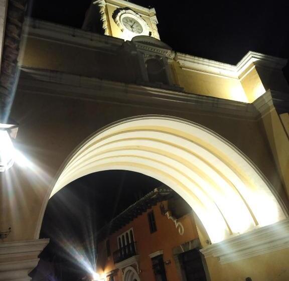 اتاق استاندارد چهار تخته, Casa Landivar