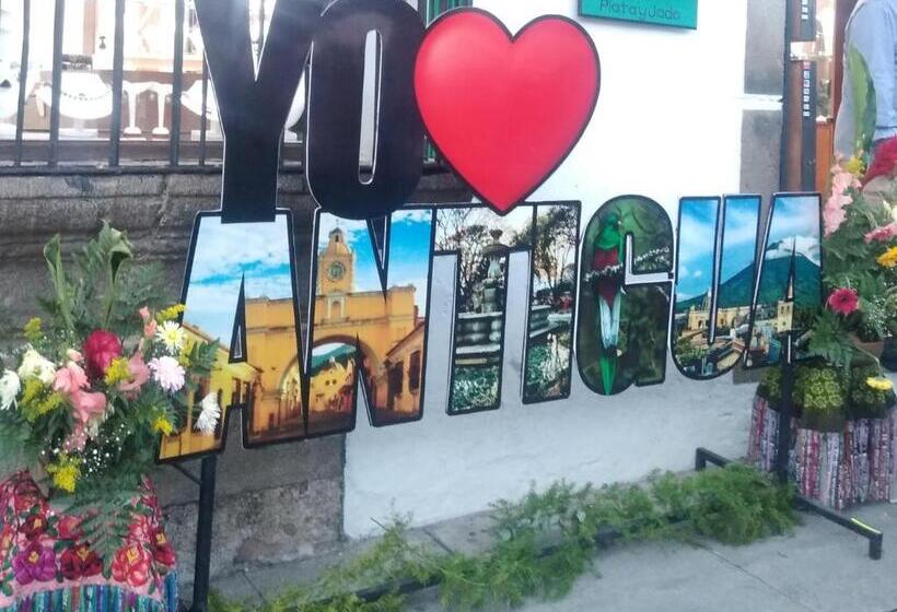 اتاق استاندارد چهار تخته, Casa Landivar