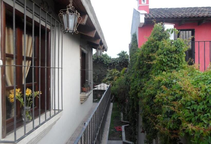 اتاق استاندارد چهار تخته, Casa Landivar