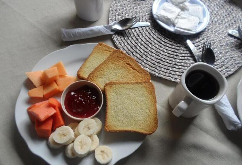 اتاق استاندارد چهار تخته, Casa Landivar