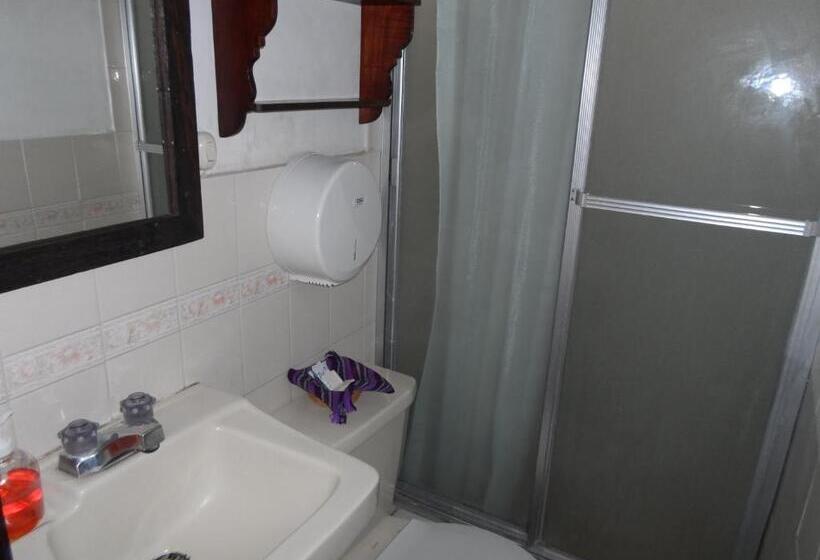 اتاق استاندارد چهار تخته, Casa Landivar