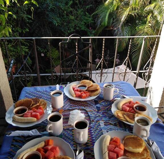 اتاق استاندارد چهار تخته, Casa Landivar