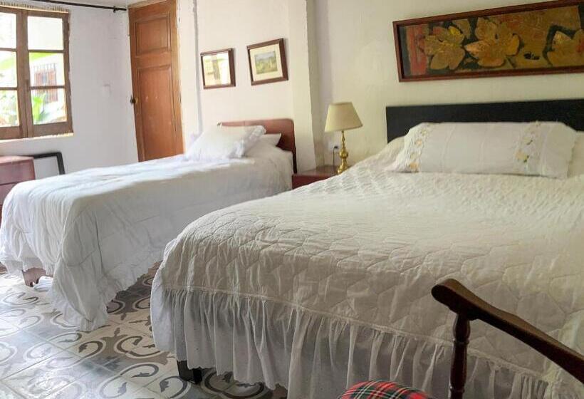 חדר קומפורט לשלושה, Casa Carmelita Hotel Boutique Pitalito