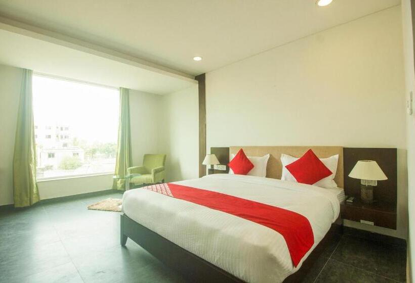 غرفة كلاسيكية ثلاثية, Collection O Govinda Sai