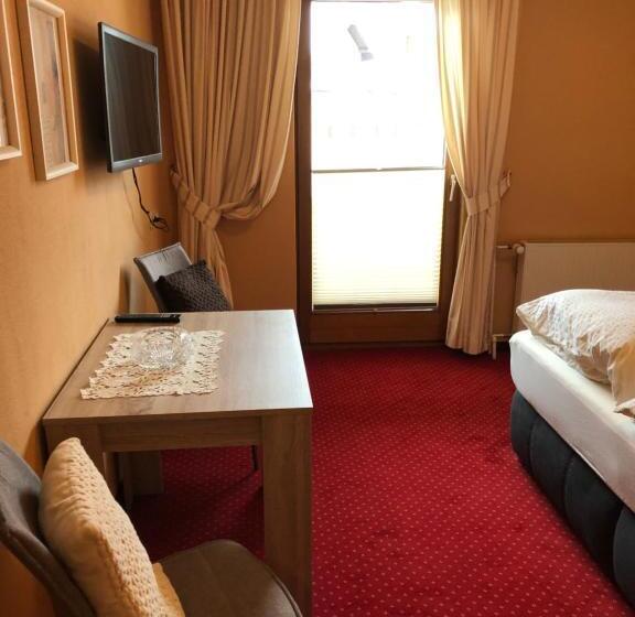 Номер Стандарт с Балконом, Restaurant Gasthof Zum Schützen