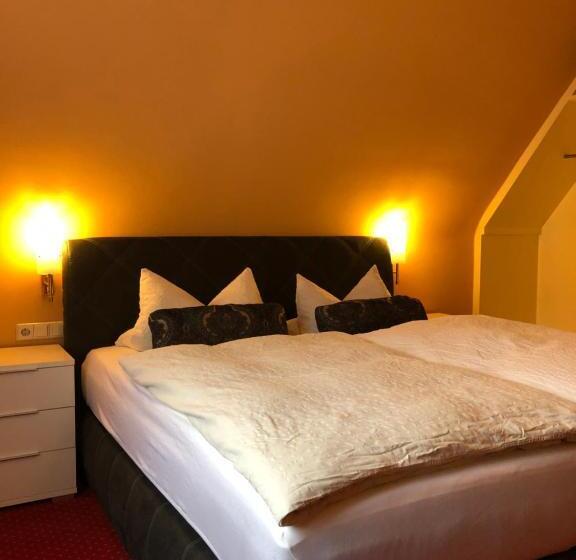 Семейный Номер, Restaurant Gasthof Zum Schützen