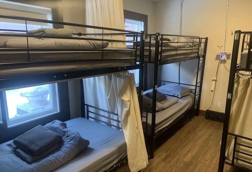 تختخواب در اتاق مشترک, Party Hostel The Canmore Hotel Hostel