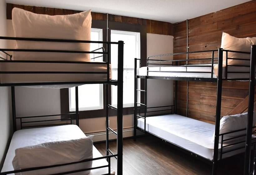 تختخواب در اتاق مشترک, Party Hostel The Canmore Hotel Hostel