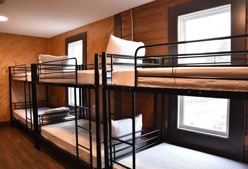 تختخواب در اتاق مشترک, Party Hostel The Canmore Hotel Hostel