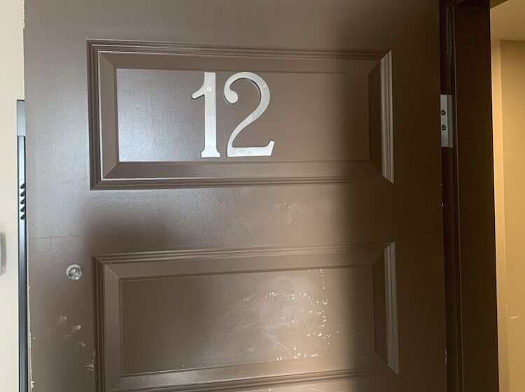 تختخواب در اتاق مشترک, Party Hostel The Canmore Hotel Hostel