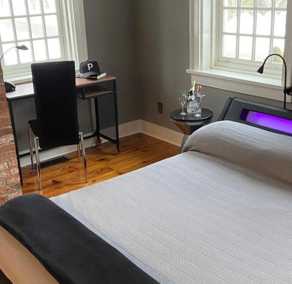 מיטת קינג בסוויטה, Old Ivy Walk