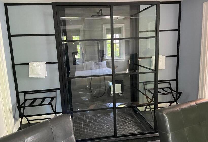 מיטת קינג בסוויטה, Old Ivy Walk