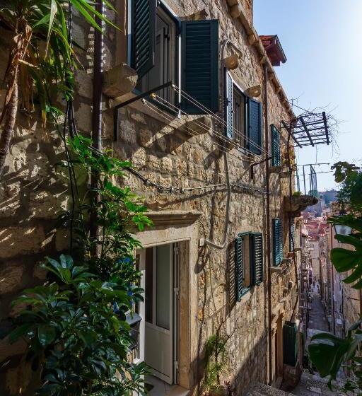اتاق استاندارد, Katarina Old Town